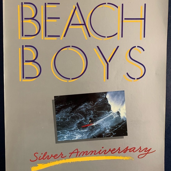 💓BEACH BOYS SILVER ANNIVERSARY VINTAGE COFFEE TABLE BOOK BY JOHN MILLWARD💓 - Picture 1 of 2